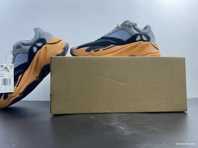 V2 Adidas 700 Yeezy Sun Boost GW0296 0527